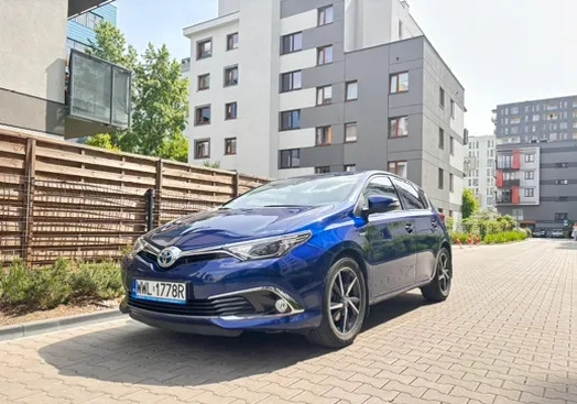 Toyota Auris cena 52000 przebieg: 74500, rok produkcji 2016 z Warszawa małe 79